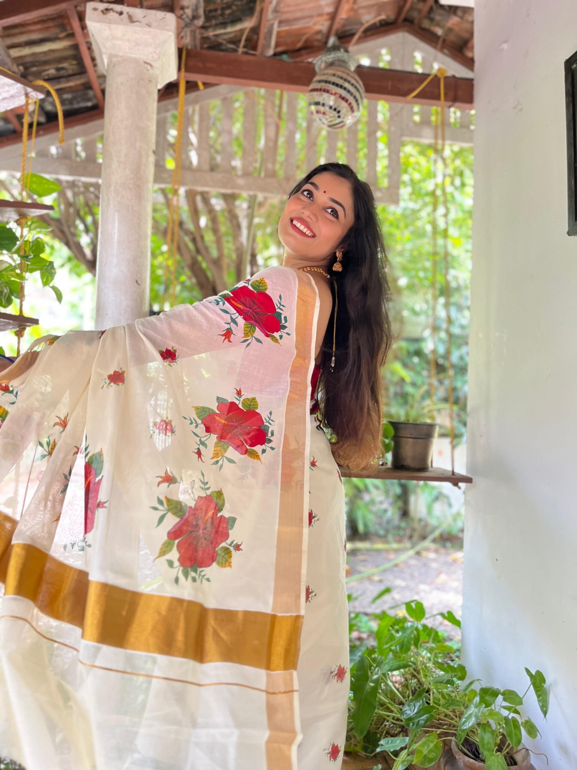 7006-Chembartthi saree with Golden Zari - Image 5